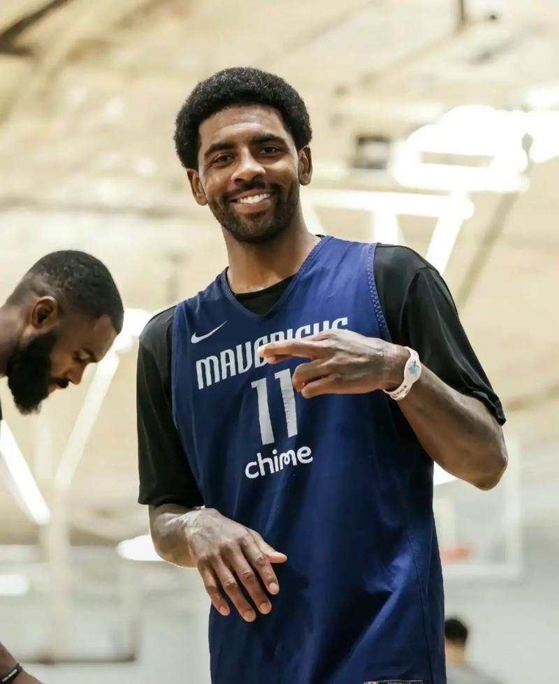 陈国豪坦言回归广东压力大，呼吁球迷包容（陈国豪直言重返广东压力不小，盼球迷多些包容）