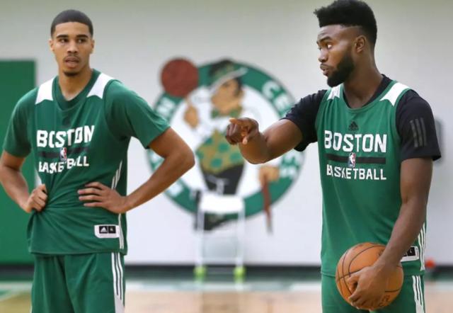 小麦惊天倒钩 苏格兰4-2丹麦晋级世界杯（小麦倒挂金钩，苏格兰4-2击败丹麦晋级世界杯）