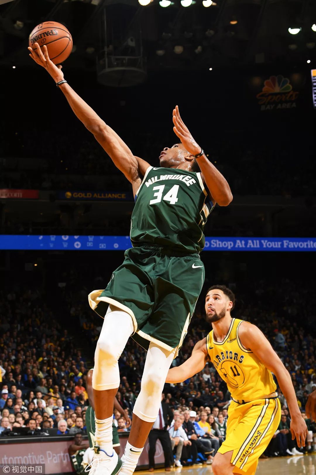 莱万西甲生涯进74球，同期单一联赛进球数仅次于哈兰德和凯恩（莱万西甲生涯已斩获74球，同期单一联赛进球仅逊哈兰德与凯恩）