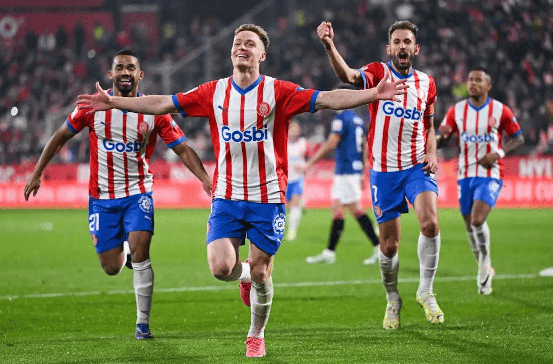 历史得分榜前十现役占三席：詹姆斯第一&KD第八&哈登第十（历史得分前十现役三人上榜：詹姆斯居首，杜兰特第8，哈登第10）