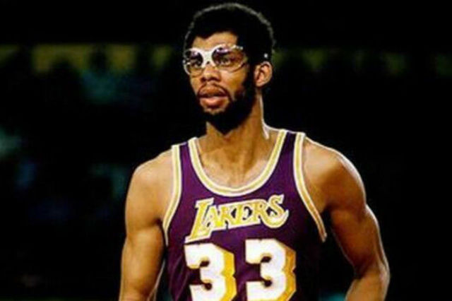 图片报：皇萨仁等豪门都在争夺16岁艾希霍恩，赫塔想和他续约（皇马巴萨拜仁等豪门竞逐16岁新星艾希霍恩，柏林赫塔欲续约留人）