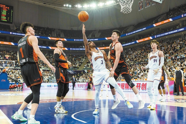 4-0！林诗栋晋级决赛对阵张本智和，向鹏输球，却收获更多加油声（4-0横扫！林诗栋闯入决赛将战张本智和，向鹏虽败收获更多喝彩）